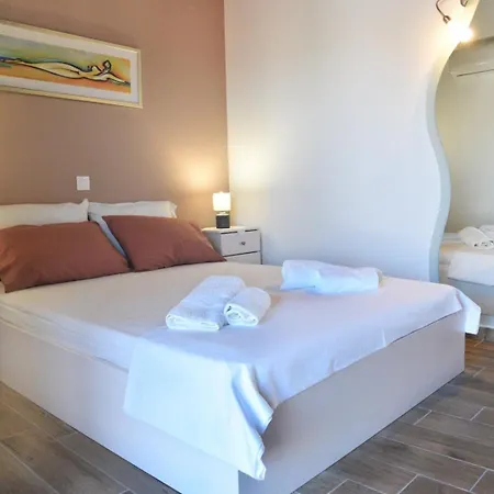 Helena's House Ipáti